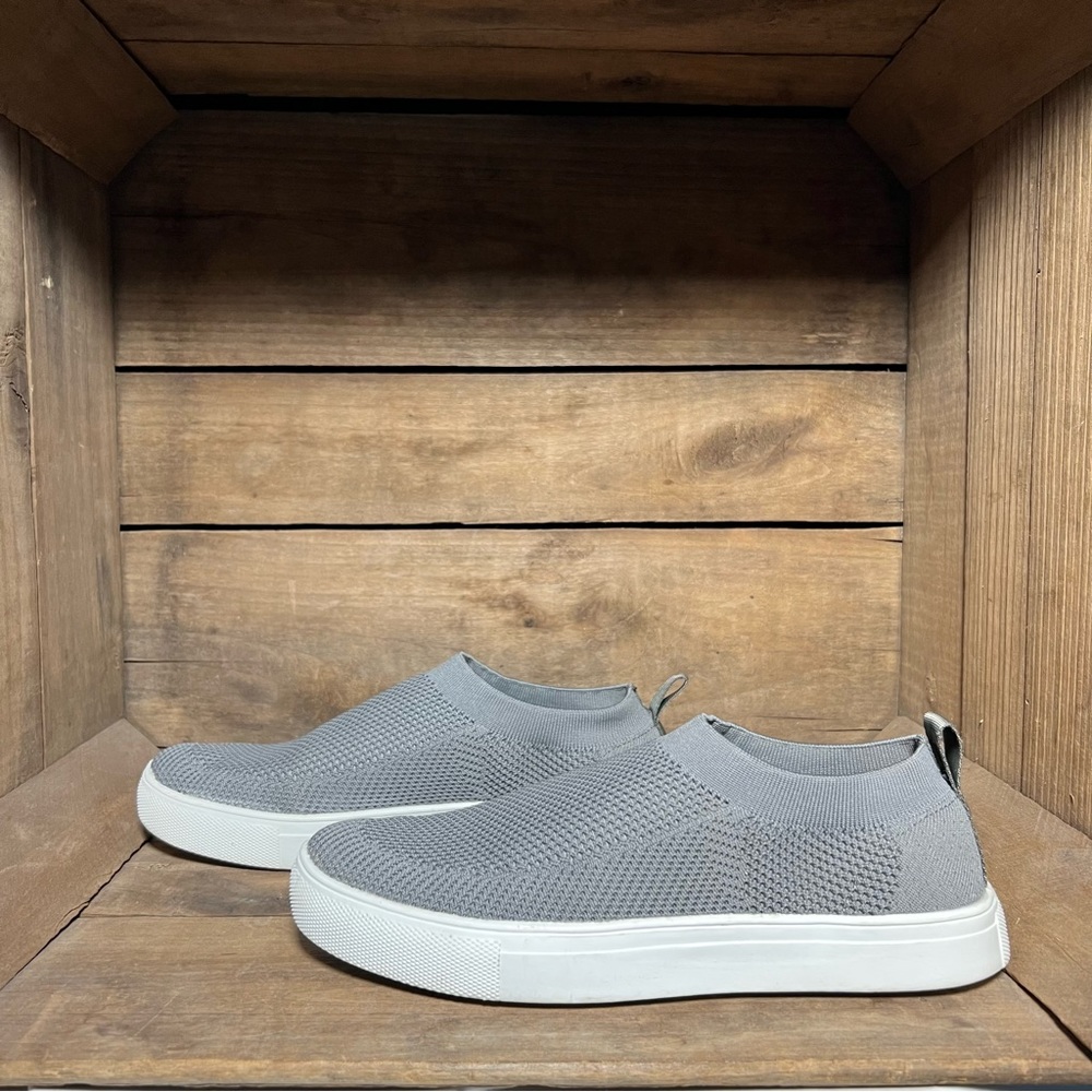 Seven7 Grey Slip On Flats. Women’s Size 6